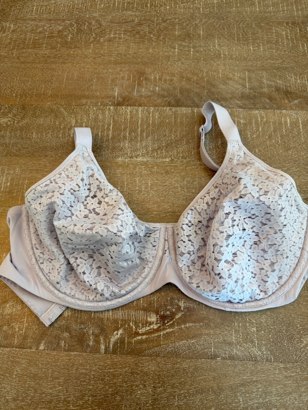 Chantelle Lace Underwire Bra in Lilac, size 34F or 34DDDD
